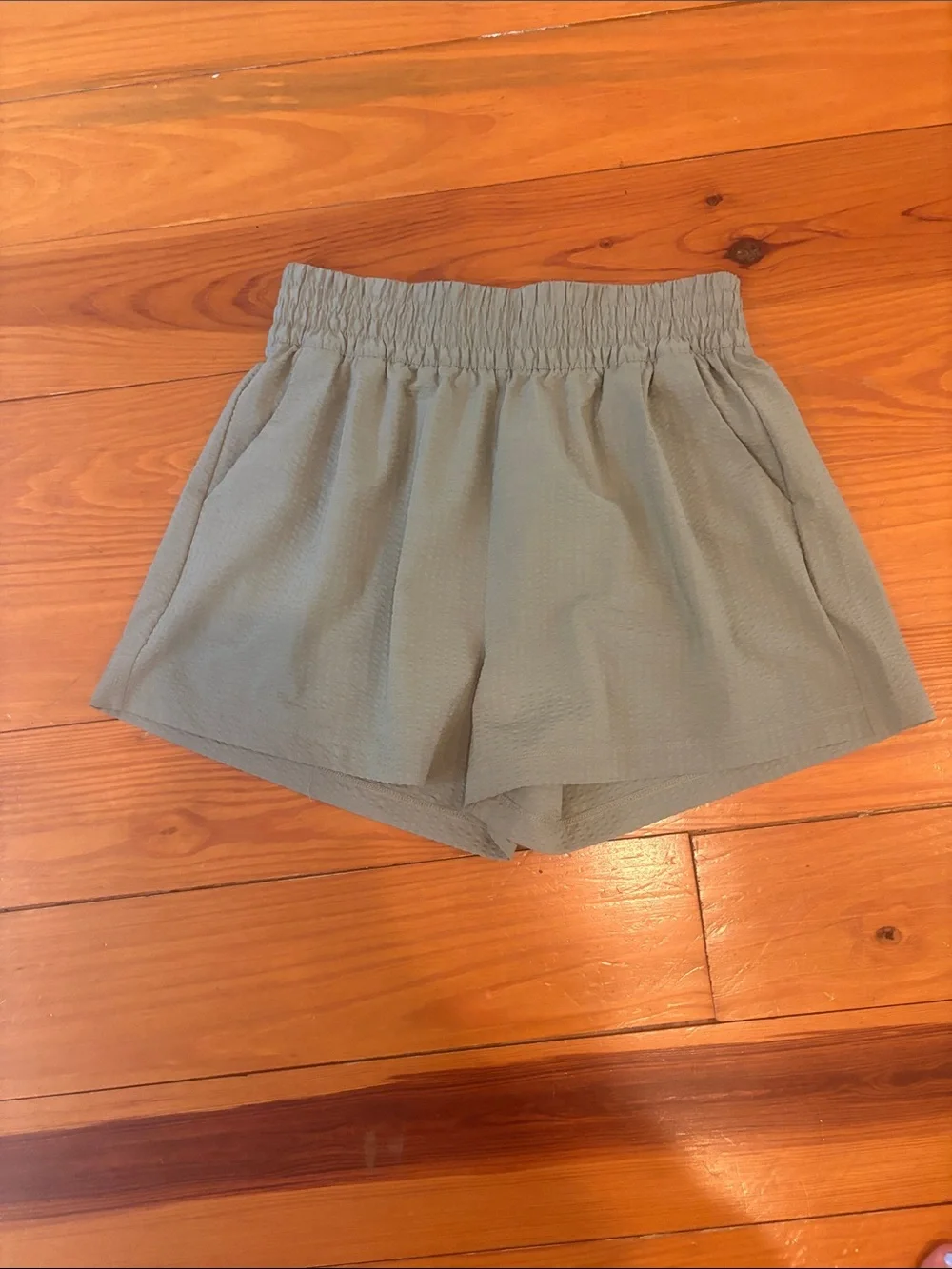 Elastic-Waist Women's Pull-On Shorts in Sage Green